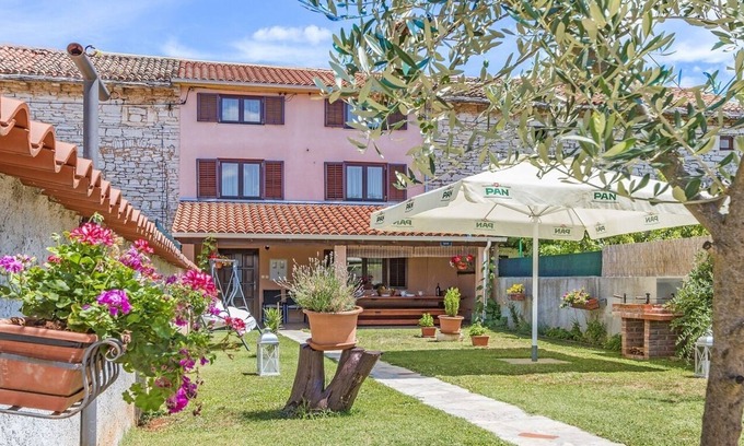 Orihi House | Charming inland holiday house in village Orihi