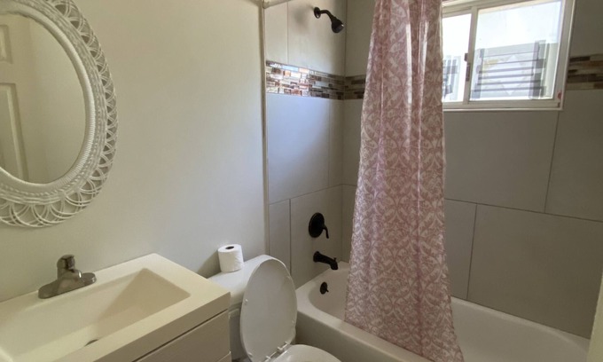 New Smyrna Beach Cottage | Charming Island Cottage - Pet Friendly
