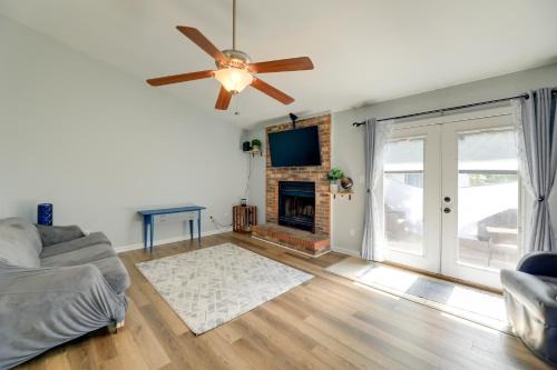 Piney Green House | Charming Jacksonville Abode with Patio!