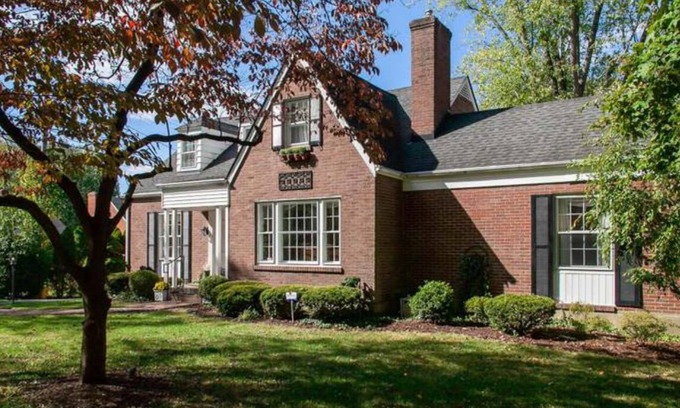 Bellewood House | Charming Kentucky home! Walking distance to bars and restaurants.