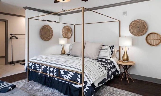 Parkville Apartment | Charming King Studio on Mainstreet | Walk To Shops