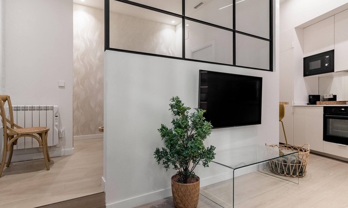 Barrio de La Latina Apartment | Charming La Almudena - Apartment in La Latina