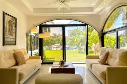 Zona Hotelera Villa | Charming Lagoon front Villa by CASA PARAISO