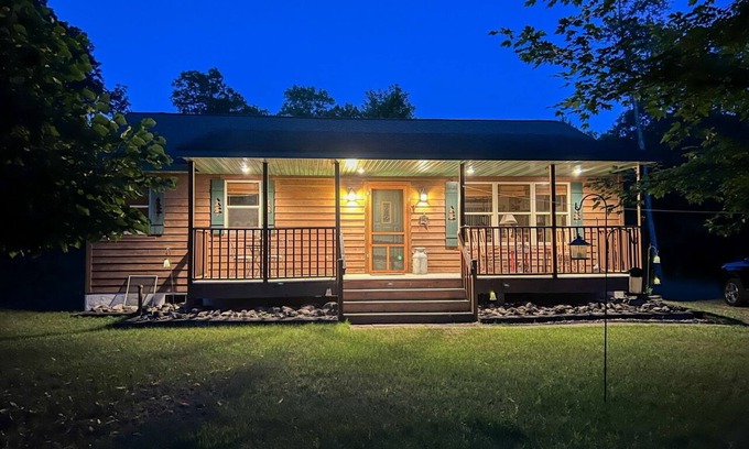 Rome House | Charming Lake Arrowhead/Sand Valley Golf Cabin Retreat