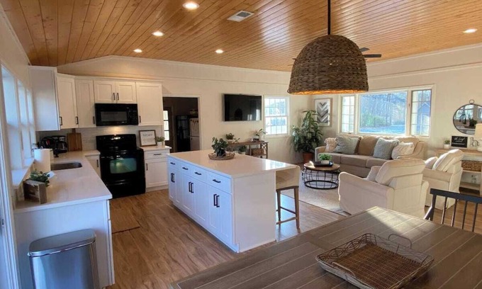 Fair Play Cabin | Charming Lake Front 3-bedroom cabin in Fair Play with Hot Tub & Private Dock