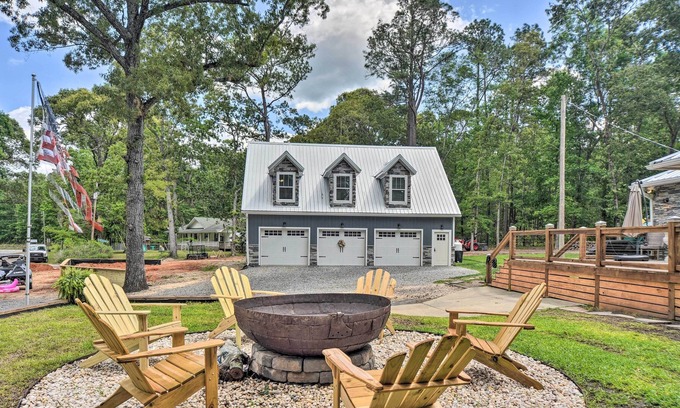 Manning House | Charming Lake Marion Getaway Near Outdoor Fun