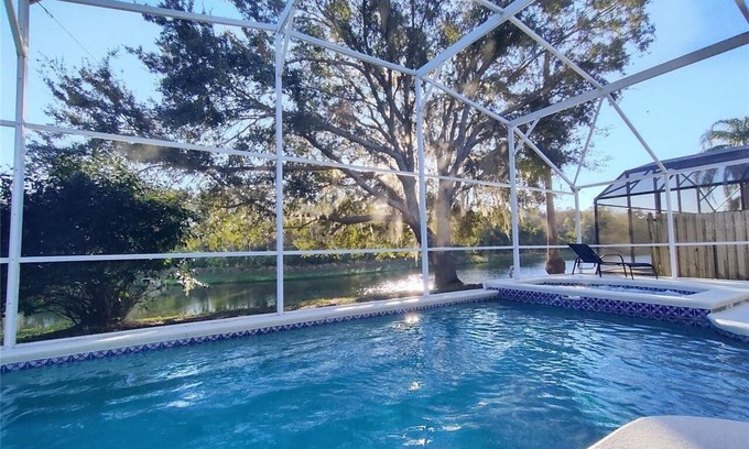 Indian Point House | Charming Lake-View 4- Bedroom House with Private Pool and Jacuzzi