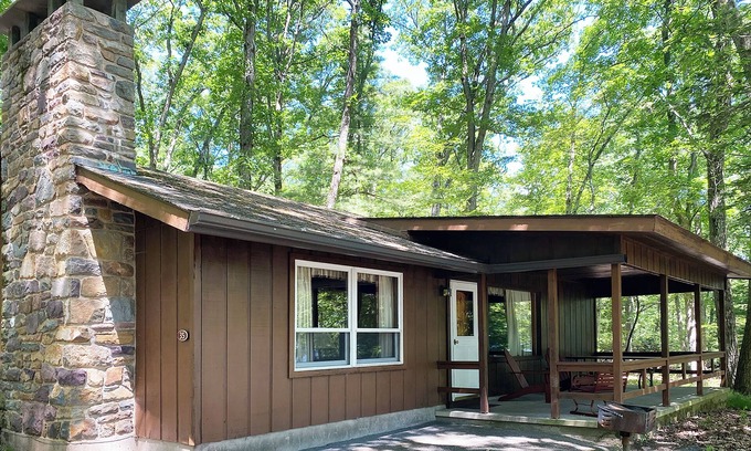 Reeders Cabin | Charming Lake View Cabin in the Poconos on Private Resort