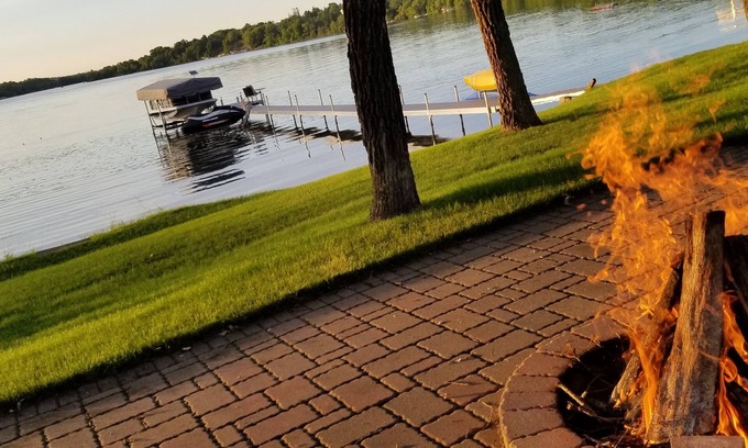 Alexandria House | Charming lakefront home located in Alexandria on Lake Burgen.