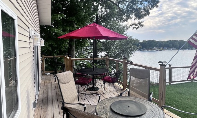 Sister Lakes House | Charming lakefront home on all-sports Little Crooked Lake in Sister Lakes