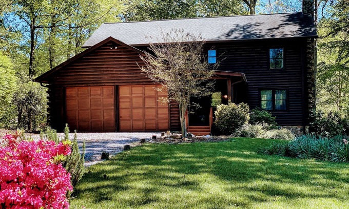 Mooresville Cabin | Charming Lakefront Log Cabin on LKN Quiet Cove