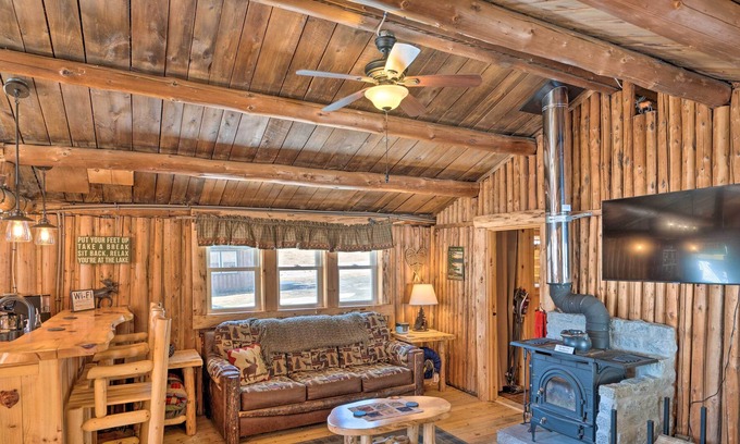 Pittsburg Cabin | Charming Lakeside Cabin w/ Deck and Shared Dock!