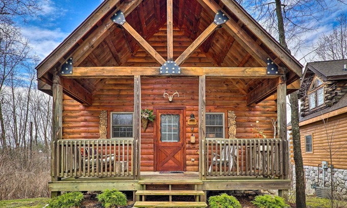 Oceana County Cabin | Charming Log Cabin at Double JJ Ranch Resort!