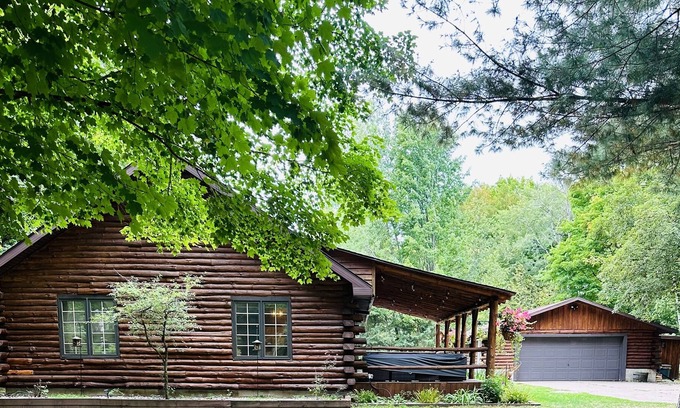 Lakewood Cabin | Charming log cabin in the woods. Access to utv/snowmobile trails and lakes.