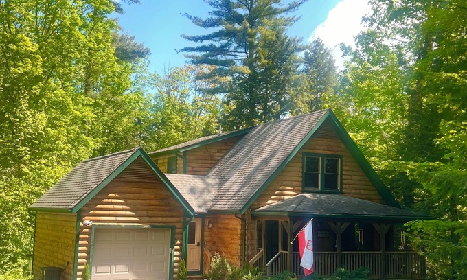 Lake George Cabin | Charming Log Cabin in Lake George