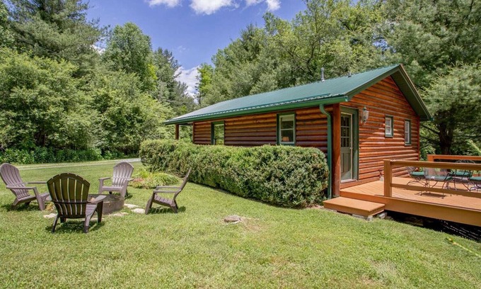 Sugar Grove Cottage | Charming Log Cabin Near Watauga River