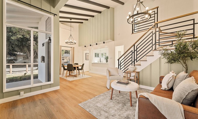 South Wrigley House | Charming Long Beach Getaway