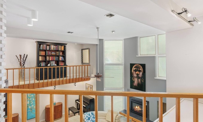 Allentown House | Charming Luxury 2-bedroom building in lovely Allentown with AC, fitness room
