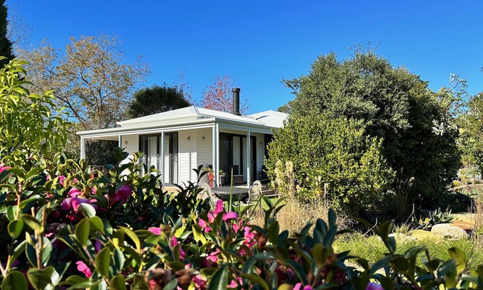 Galston Cottage | Charming Luxury Rural Cottage Close to National Parks and City of Sydney