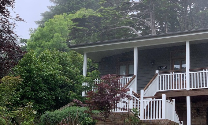 Leura House | Charming Luxury Self Contained Cottage.