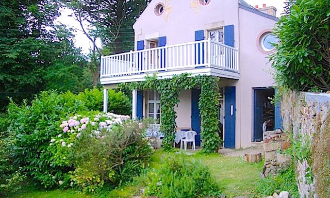 Plougasnou House | Charming Maison d'Armateur 1850 with sea view