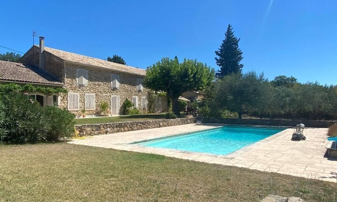 Mondragon House | Charming Mas provençal with swimming pool, 1ha garden, quiet, 7 bedrooms, 14per