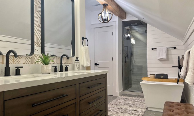 Alpharetta House | Charming Meadow Farmhouse on 1+ acre with Hot Tub, walk to Downtown, Renovated