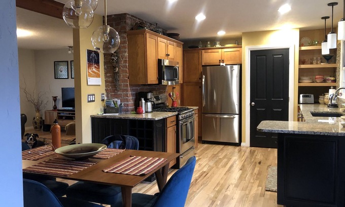 Sunset House | Charming mid-century Boise home close to foothills and downtown.