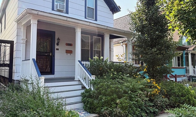 Downtown Buffalo House | Charming Mid Century Modern 4BR House in Allentown, Buffalo, Stylish decor. I
