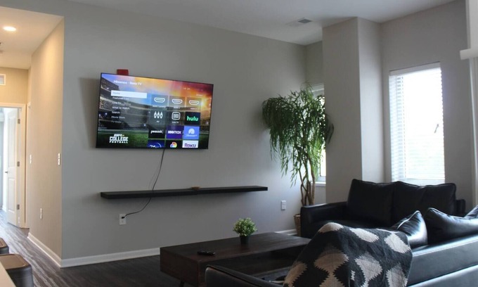 North Kansas City Apartment | Charming Modern Suite | Jazz Room | Kansas City MO