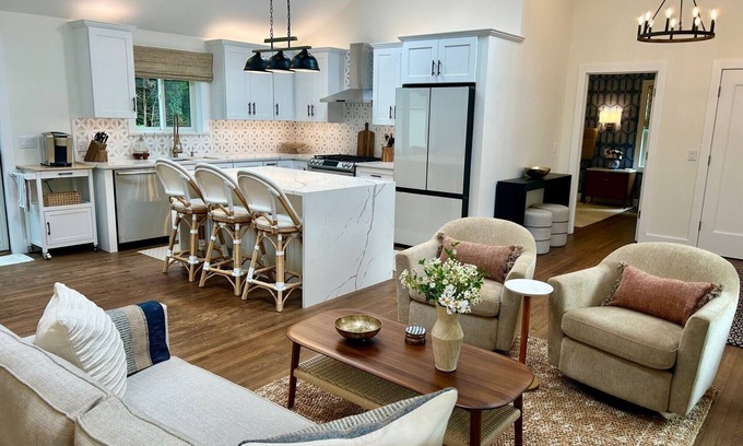 Hampton Bays Cottage | Charming Modern Cottage by the Bay and Beach - 3 bedroom/2 baths - Hampton Bays