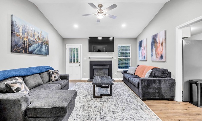 Winston - Salem House | Charming & Modern Home/Prime Location/Sleeps 8