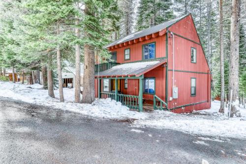 Truckee House | Charming Mountain Chalet