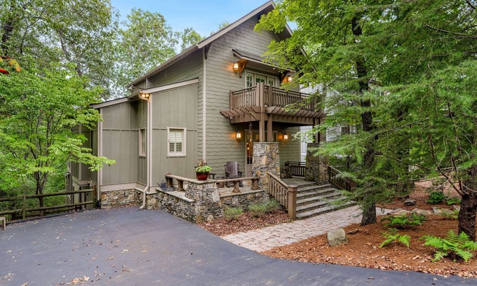 Big Canoe House | Charming mountain cottage close to golf & lakes with 2 fireplaces, decks