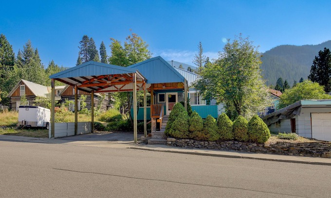 Mullan House | Charming Mullan Home - 6 Mi to Lookout Pass!