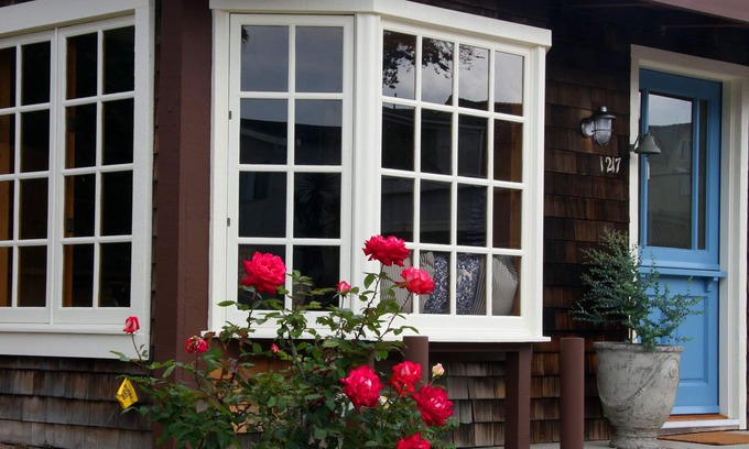 Pierpont Bay Cottage | Charming 'Nantucket' Style Beach Cottage