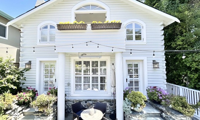 Capitola House | Charming Napa-inspired home on river, private dock, 2 min walk to beach, FP, BBQ