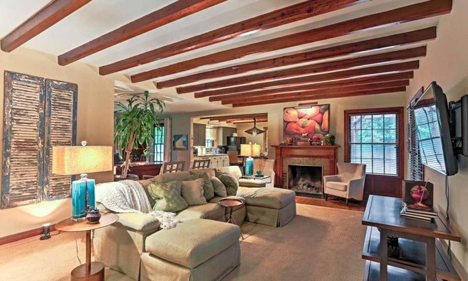 Green Hills House | "Charming Nashville Cottage in Green Hills - Cozy, Family-Friendly Retreat!"