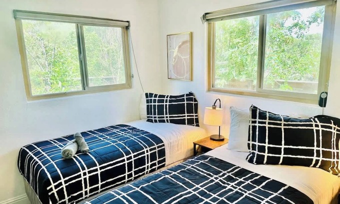 Reno Apartment | Charming Nest/Sleeps 3
