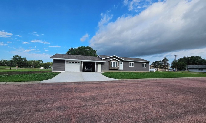 Wagner House | Charming newly built, 3-bedroom house in Wagner with AC