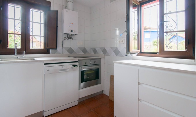Peruyes Cottage | Charming newly renovated country house with ample land for exclusive use
