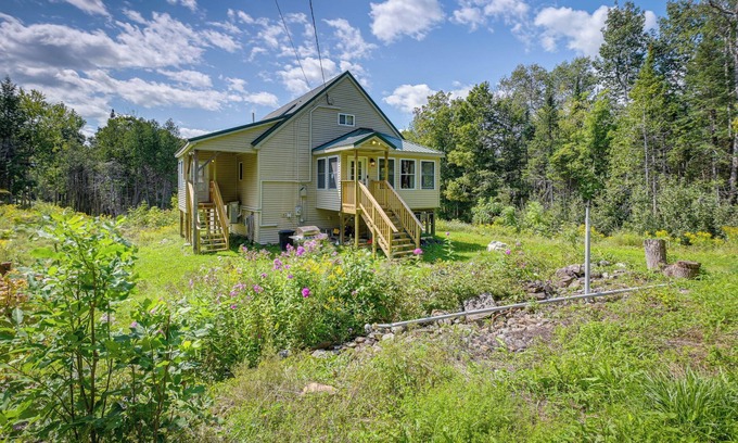 Newport Cabin | Charming Newport Cabin on 35 Acres!