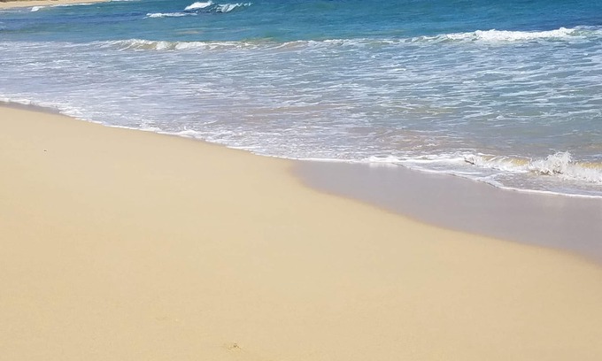 Kahuku Cottage | Charming Ocean Front/Beach Front/Cottage n30 day rental