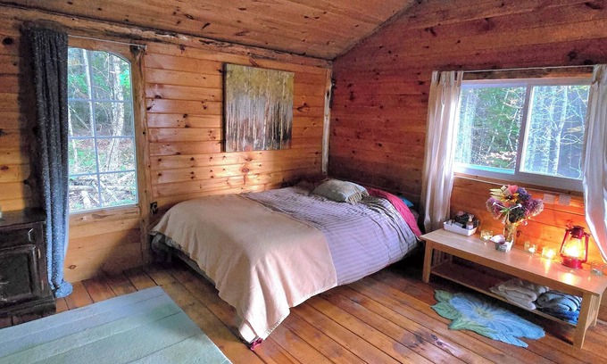 Lincolnville Cabin | Charming Off- Grid cabin 5 min from the ocean in Midcoast Maine