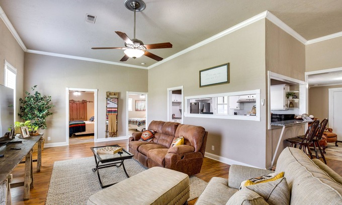 Marietta House | Charming Oklahoma Escape Near Beaches & Golfing!