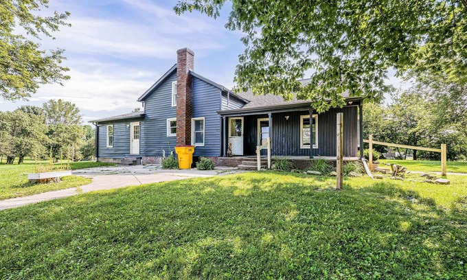 Allenton House | Charming old farmhouse, spacious 2-bedroom on 2+ acres