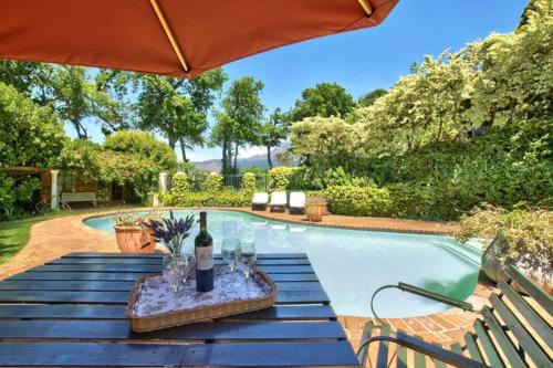Constantia House | Charming one bed with Vineyard & Mountain views