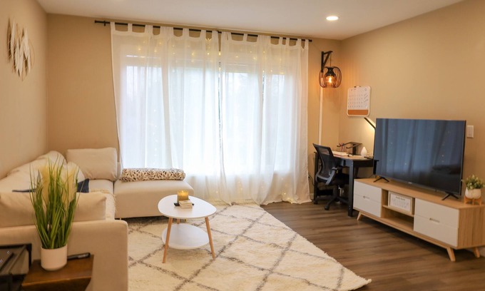 Vancouver Cottage | Charming one BR guesthouse next to a private park