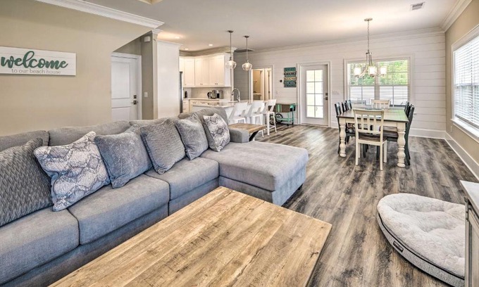 Pawleys Island House | Charming Pawleys Island Home about 4 Mi to Beach!