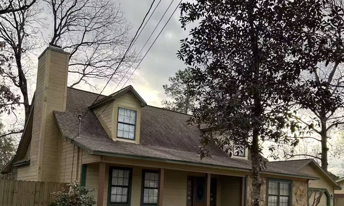 Warner Robins House | Charming, peaceful & spacious 3/2 house with sunroom, WiFi, AC in Warner Robins